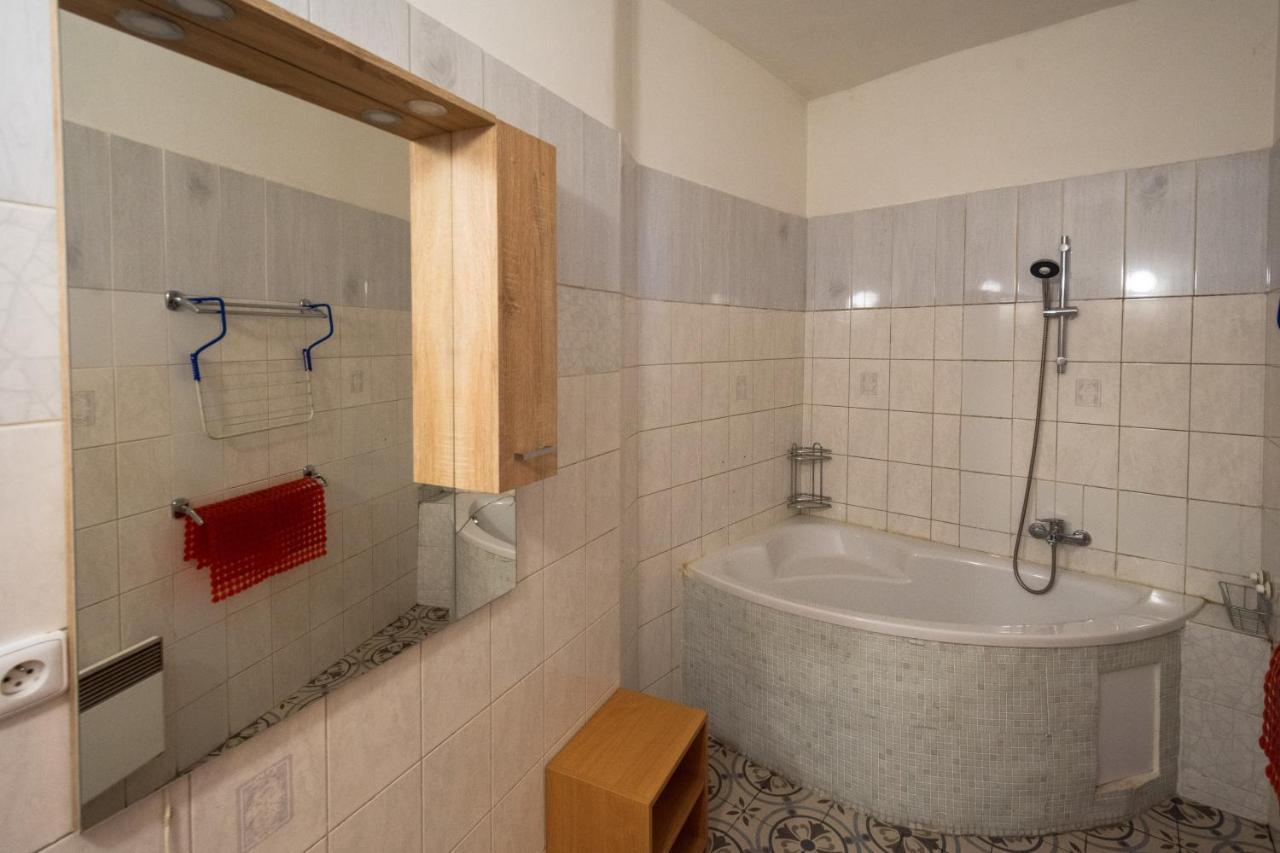 Red Point Hotel Tabor Bagian luar foto